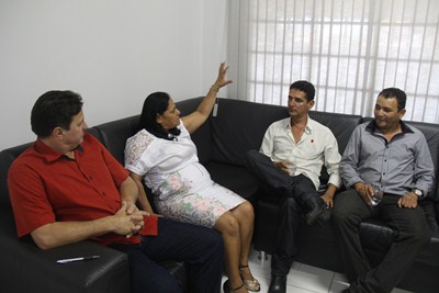 Vereadores de Castanheira visitam presidente da UCMMAT e pedem apoio para construção de pontes.