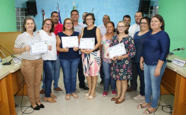 Câmara homenageia educadoras.