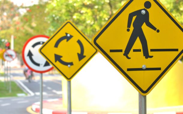 Vereadores cobram placas e quebra-molas no trânsito