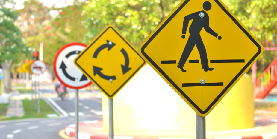 Vereadores cobram placas e quebra-molas no trânsito