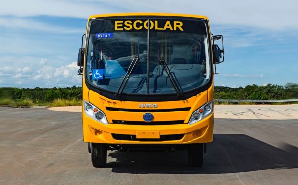 Marquinhos da Educação reivindica abrigo para ônibus escolares