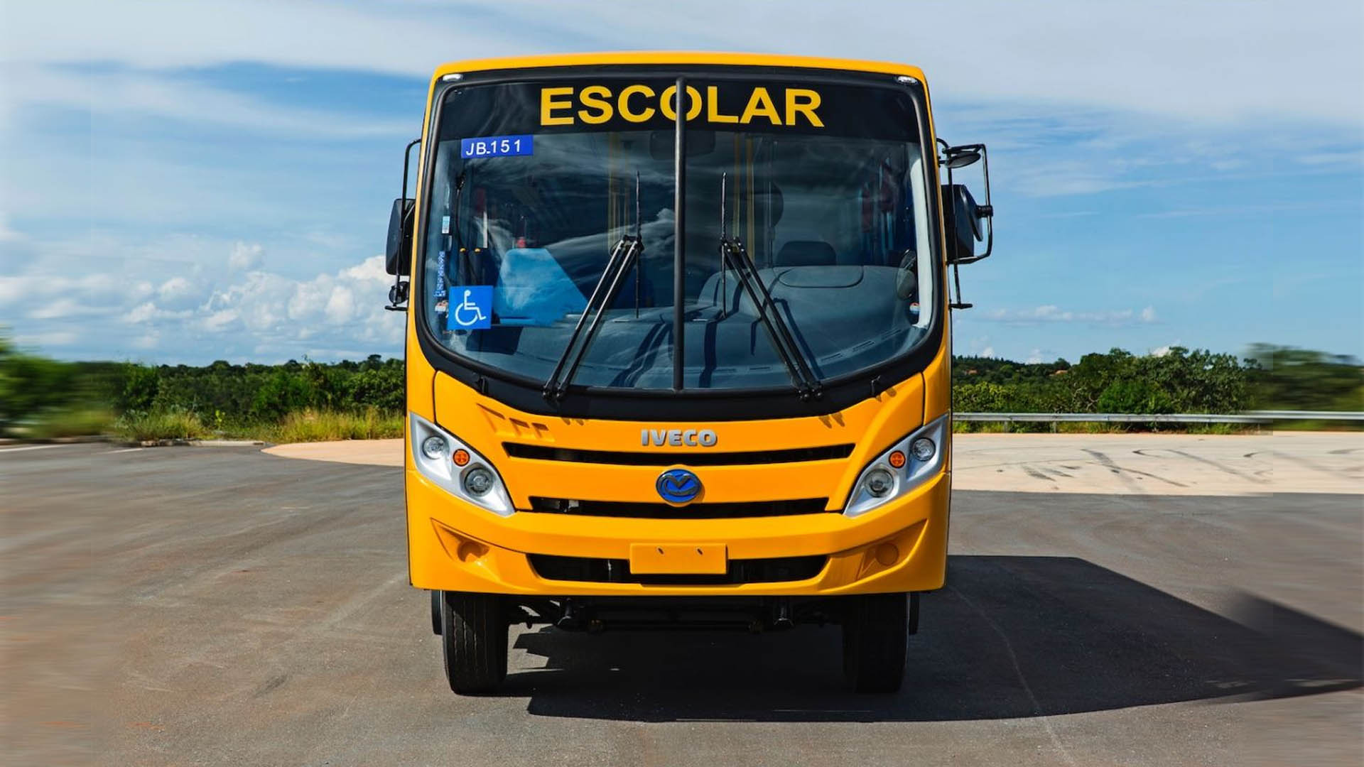 Marquinhos da Educação reivindica abrigo para ônibus escolares