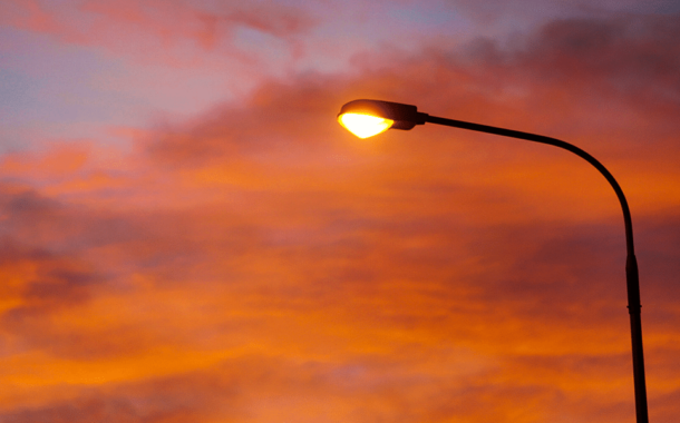 Luzes de Led no Cemitério e cuidado com o lixo no foco de Lourival