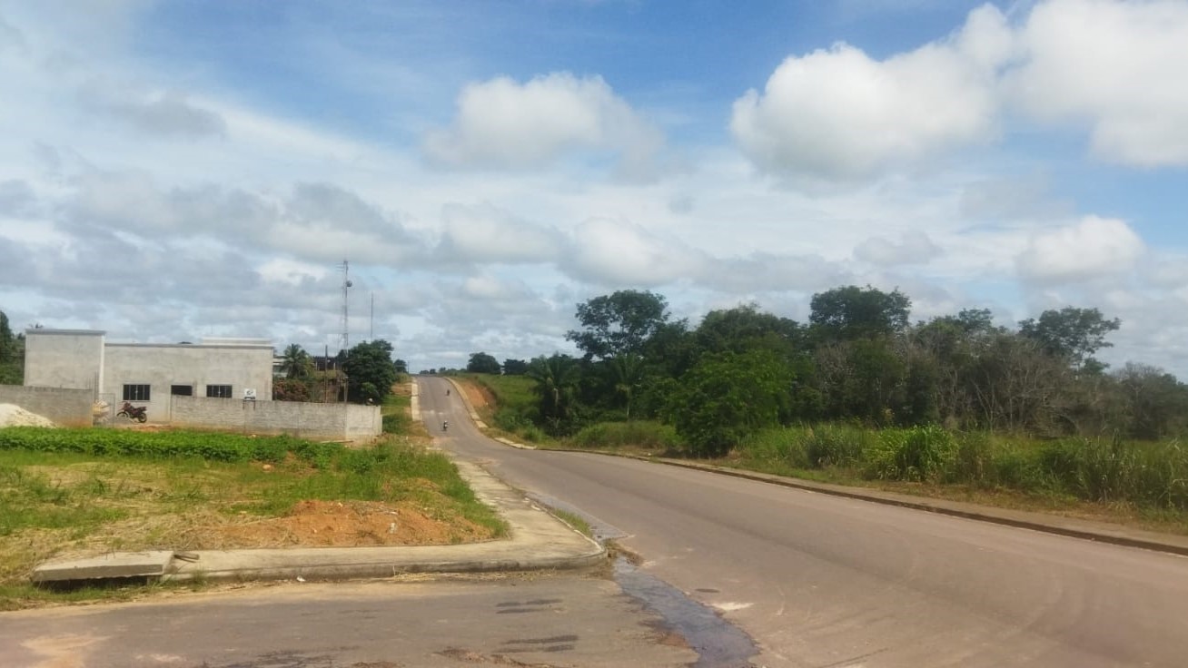 Carlão do Sal pleiteia término de calçamento e iluminação na Av. Carolina Rezzieri