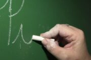 Piso salarial dos professores é tema de indicação no Legislativo Castanheirense