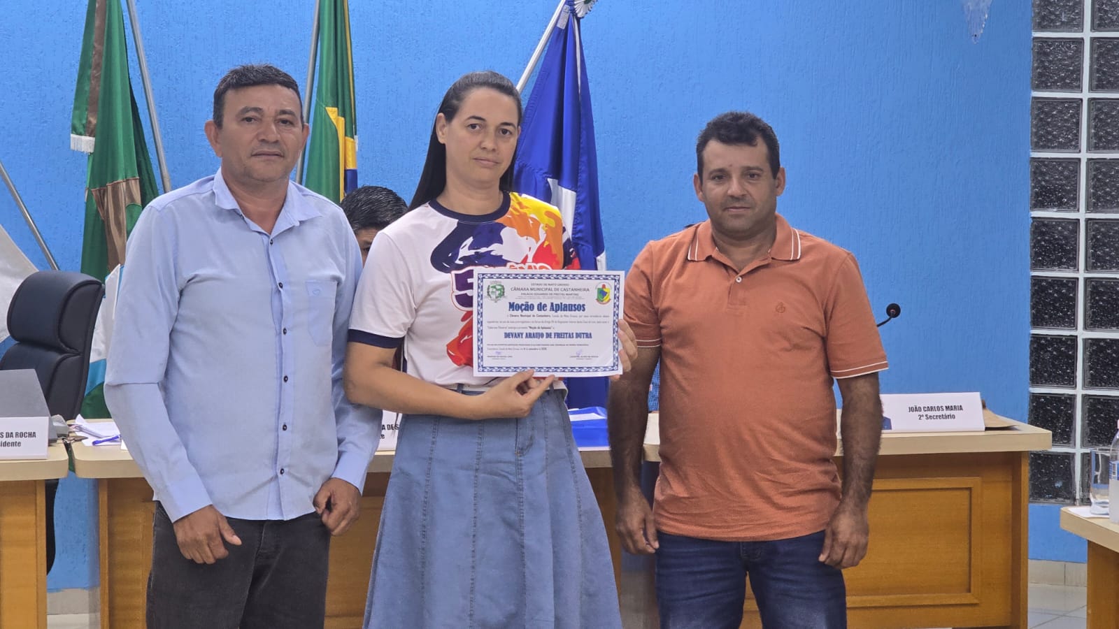 Câmara de Castanheira homenageia professora por destaque na alfabetização